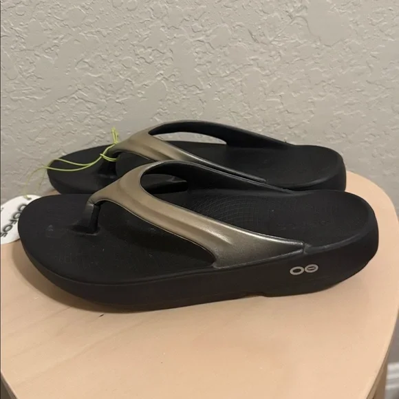 OOFOS OOlala Luxe Women's size 7/EURO 38 Latte  Thong Comfort Sandals - Picture 4 of 6